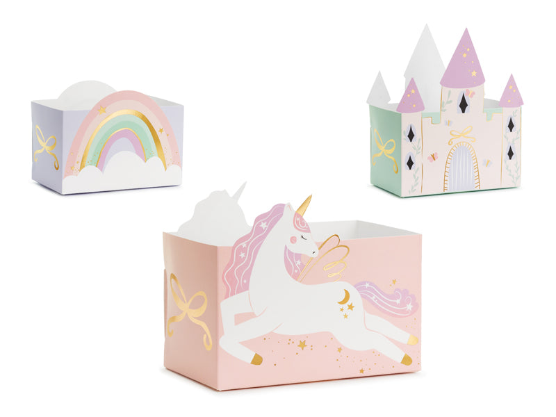  A set of 6 treat boxes with enchanting fairytale illustrations, perfect for party favors.
