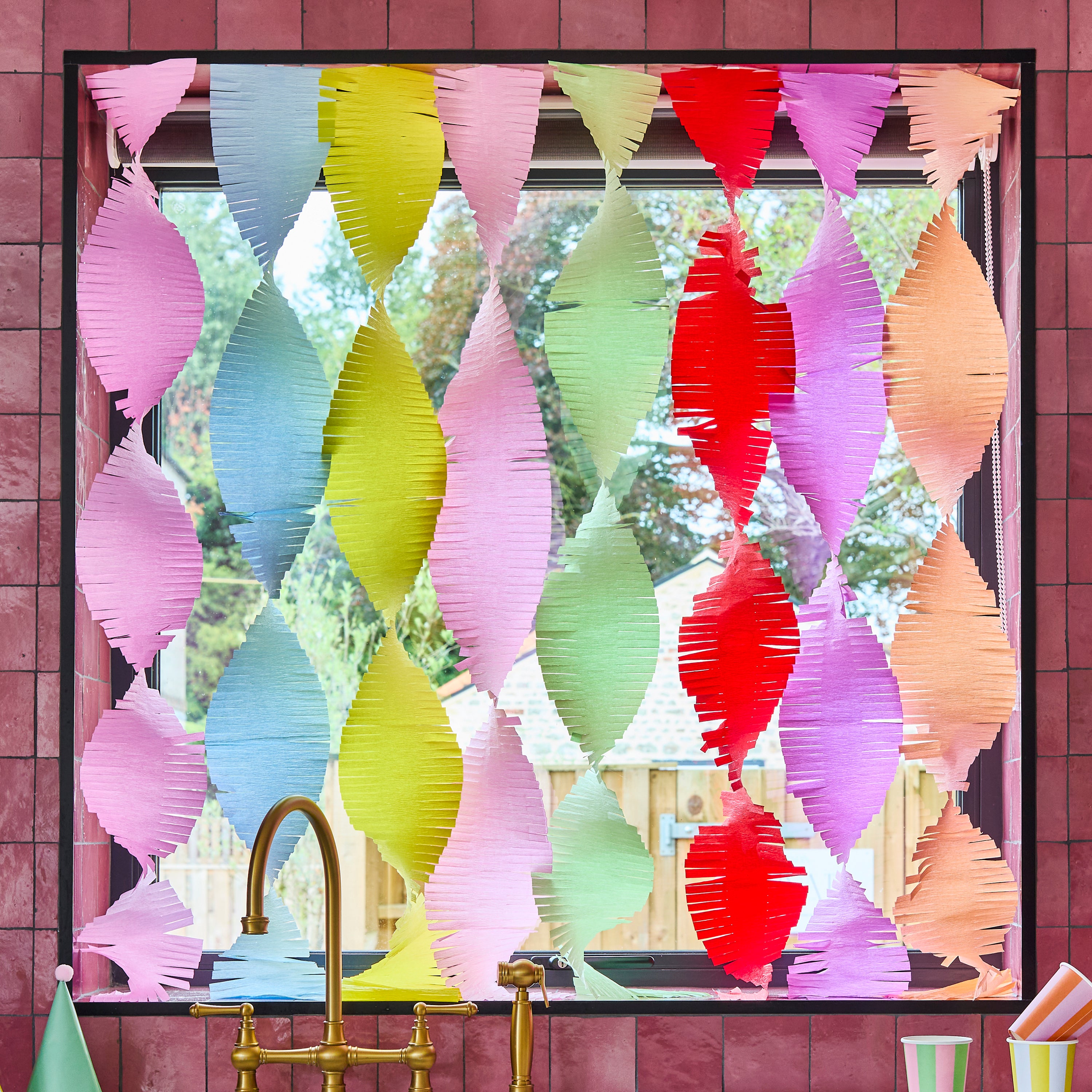 Colour Block Party Crepe Streamers (1pkt/8pcs) - Party Lane 