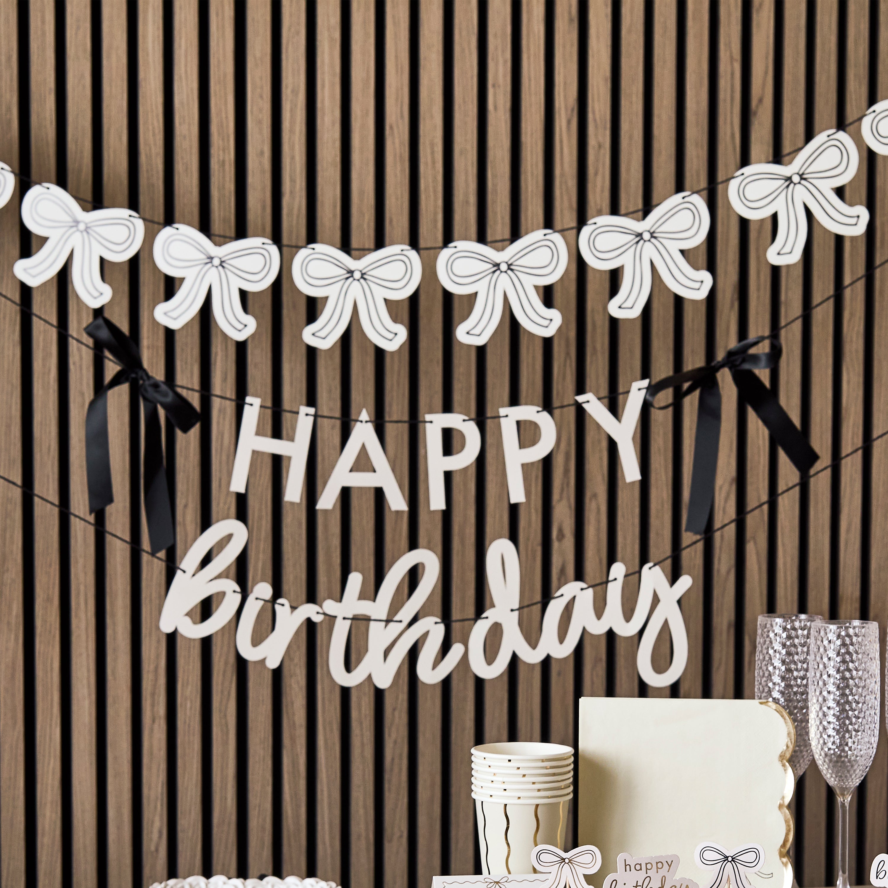 Bow Card Garland 2m (1pc) - Party Lane 