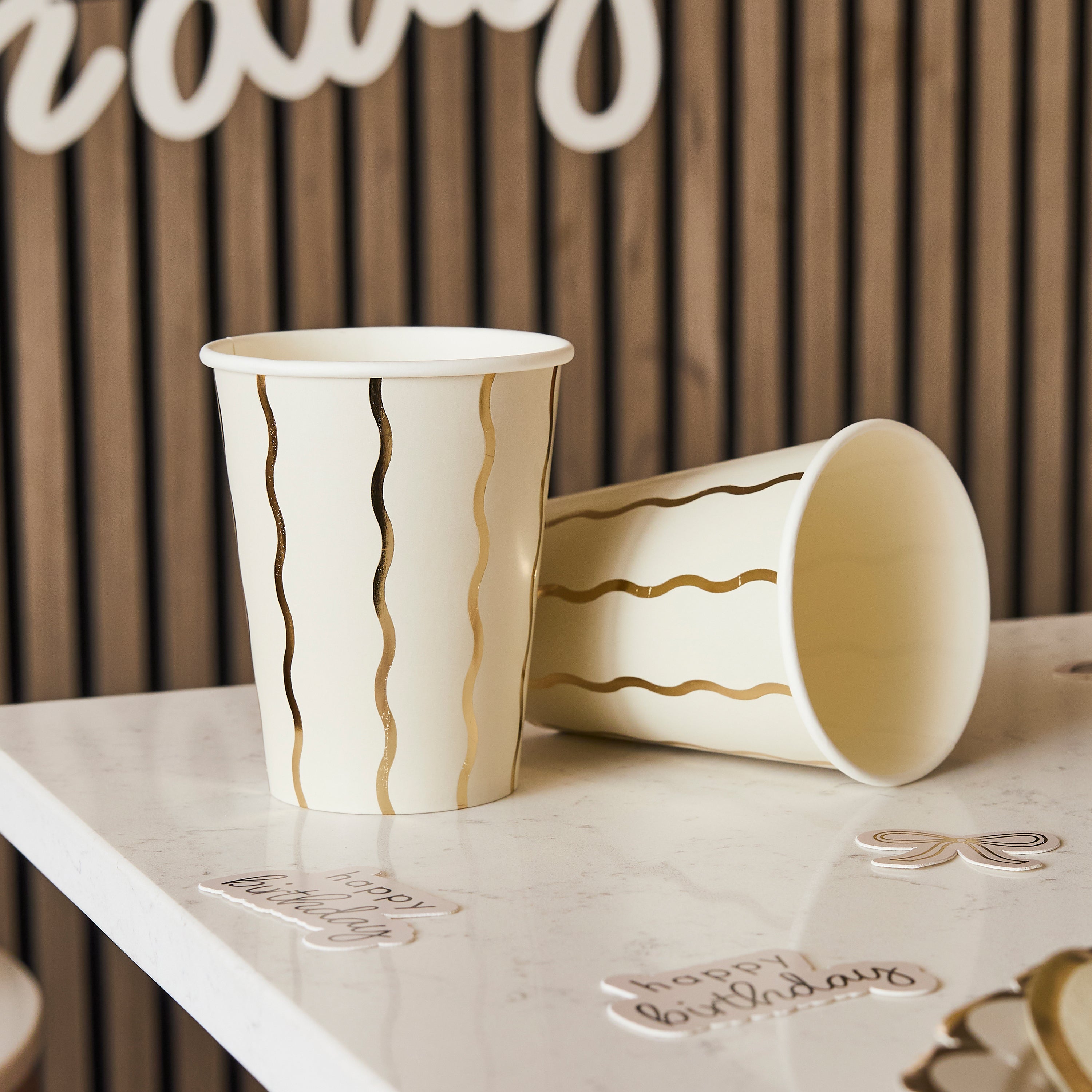 Gold Wavy Paper Cups (1pkt/8pcs) - Party Lane 