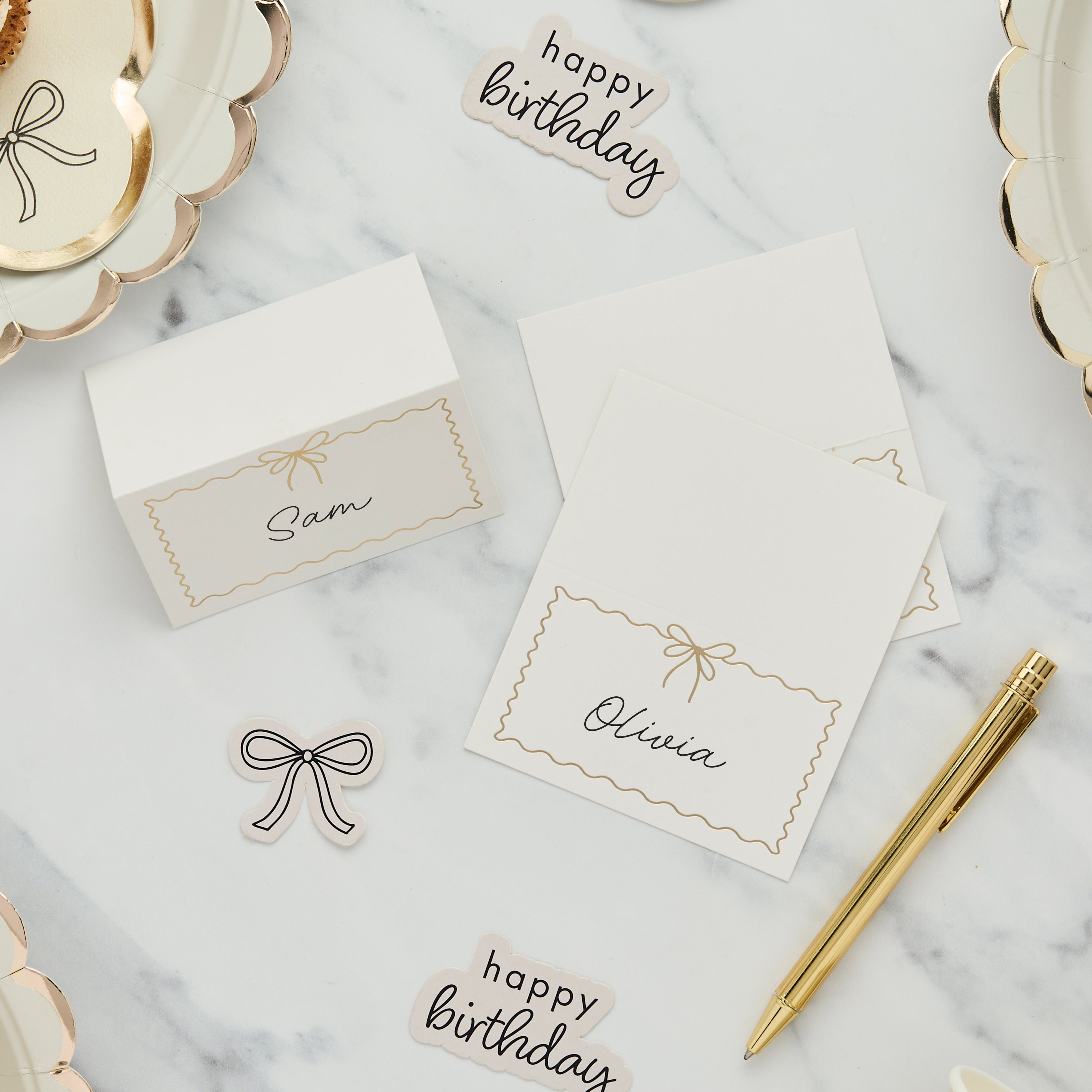 Wavy Edge Bow Paper Place Cards (1pkt/8pcs) - Party Lane 