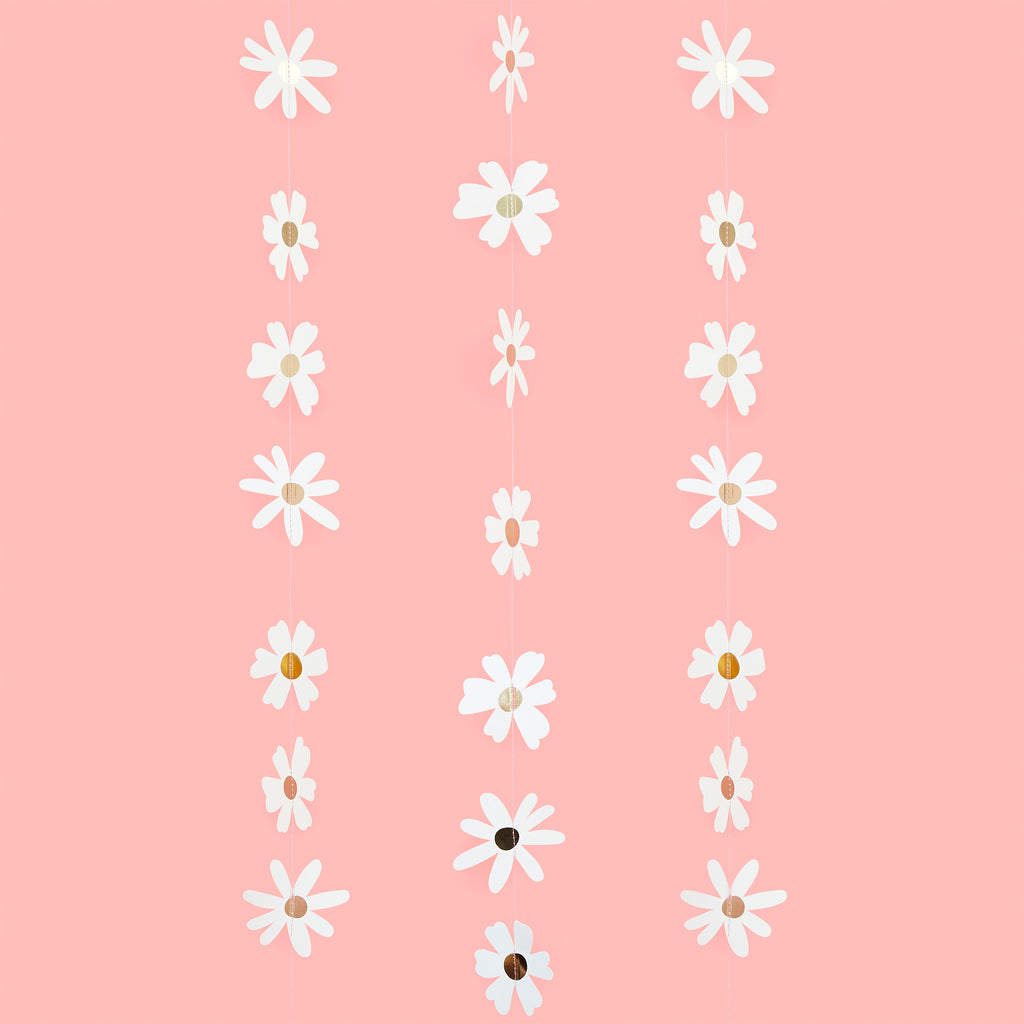 Daisy Days 5m hanging garland detail showing daisy flower chain