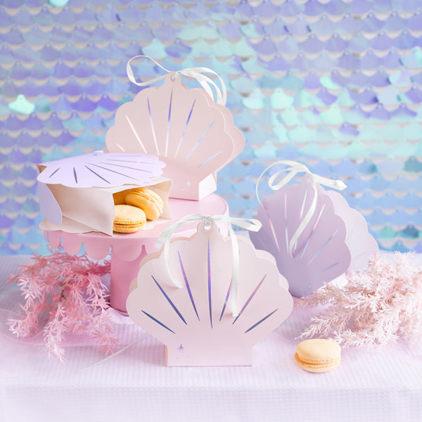 detailed shot of set of 4 snack boxes shaped like seashells