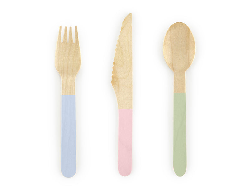 A set of 18 wooden cutlery pieces in pastel colours, perfect for adding a fun pop to your party table.